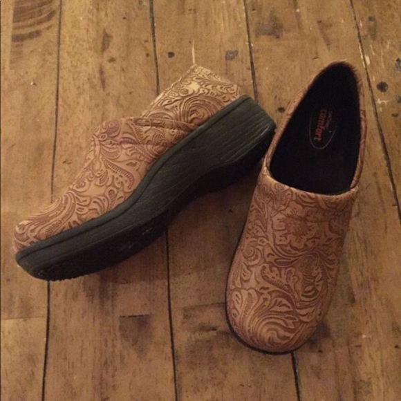 Clogs size 8.5 - Picture 2 of 3